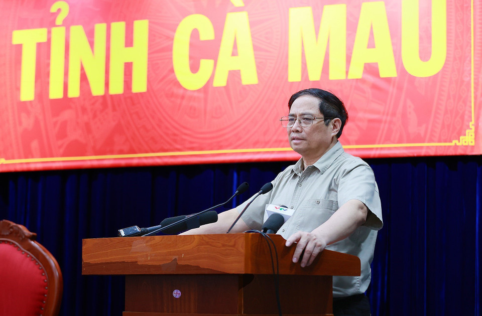 Thủ tướng Phạm Minh Chính làm việc với lãnh đạo các tỉnh Cà Mau, Bạc Liêu, Sóc Trăng về tình hình sạt lở ven biển. (Ảnh: Dương Giang/TTXVN)