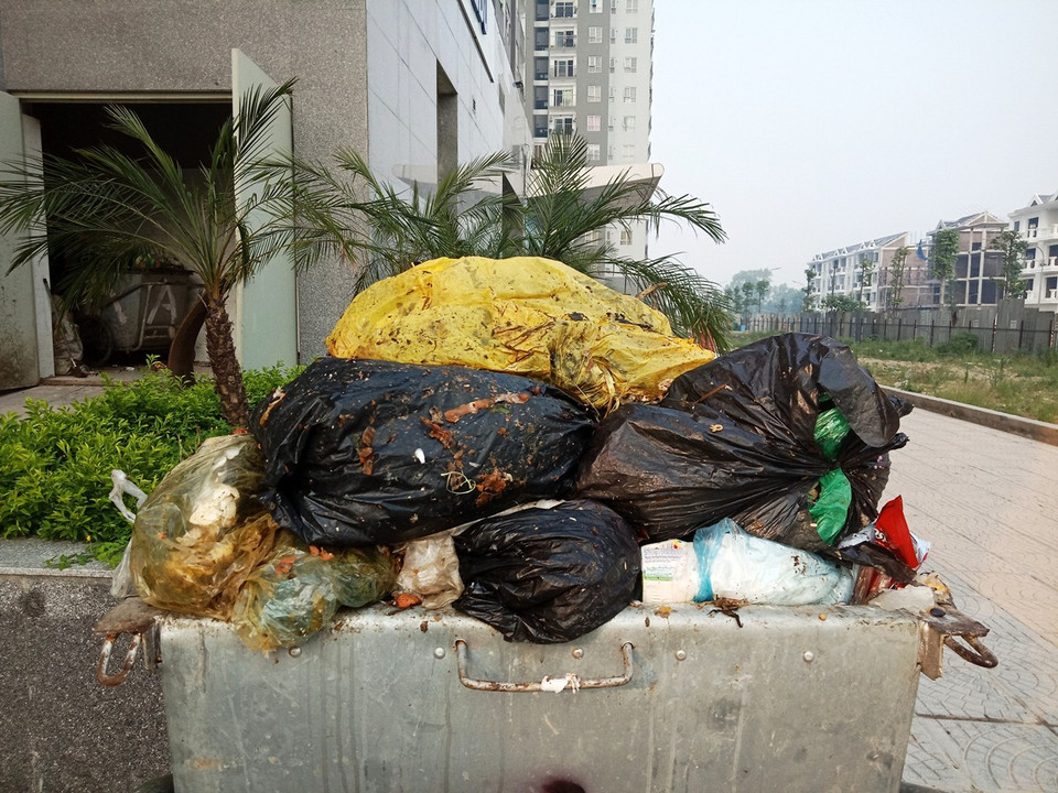 Mỗi ngày khu xử lý rác thải lớn nhất Hà Nội tiếp nhận 4.500 tấn rác, phần lớn rác thải nhựa đều được chôn lấp. (Ảnh: Hùng Võ/Vietnam+)