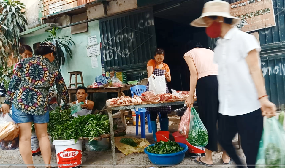 Kết quả khảo sát của Quỹ tái chế chất thải Thành phố Hồ Chí Minh cho thấy, người dân thành phố này đã quá phụ thuộc vào túi nilon khi 93% người đi mua hàng hoàn toàn không đem theo túi đựng. (Ảnh: Hùng Võ/Vietnam+)