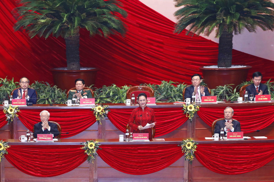 Chủ tịch Quốc hội Nguyễn Thị Kim Ngân thay mặt Đoàn Chủ tịch điều hành phiên bế mạc Đại hội. (Ảnh: TTXVN)