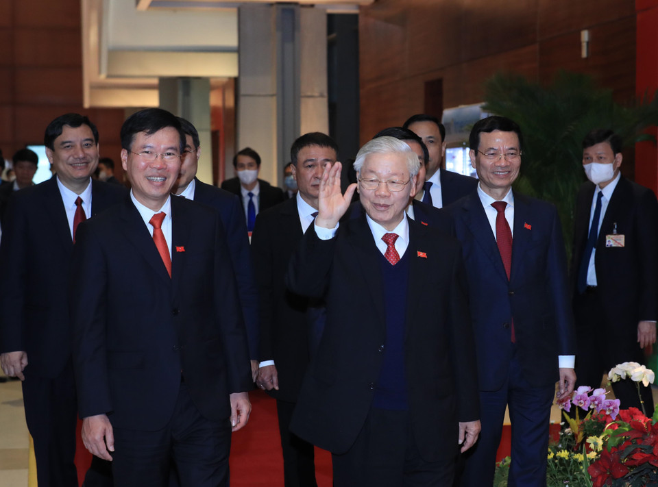 Đồng chí Nguyễn Phú Trọng, Tổng Bí thư Ban Chấp hành Trung ương Đảng khóa XIII, Chủ tịch nước CHXHCN Việt Nam và Ủy viên Bộ Chính trị, Trưởng ban Tuyên giáo Trung ương Võ Văn Thưởng đến dự họp báo. (Ảnh: TTXVN)