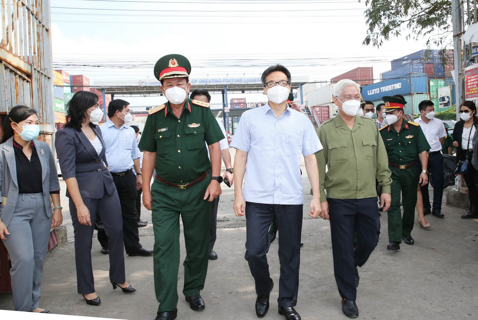 Phó Thủ tướng Vũ Đức Đam làm việc với tỉnh Bình Dương. (Ảnh: Hồng Pha/TTXVN phát)