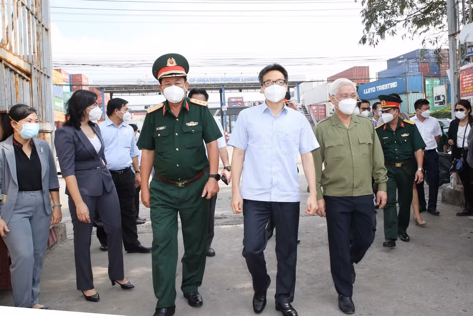Phó Thủ tướng Vũ Đức Đam làm việc với tỉnh Bình Dương. (Ảnh: Hồng Pha/TTXVN phát)