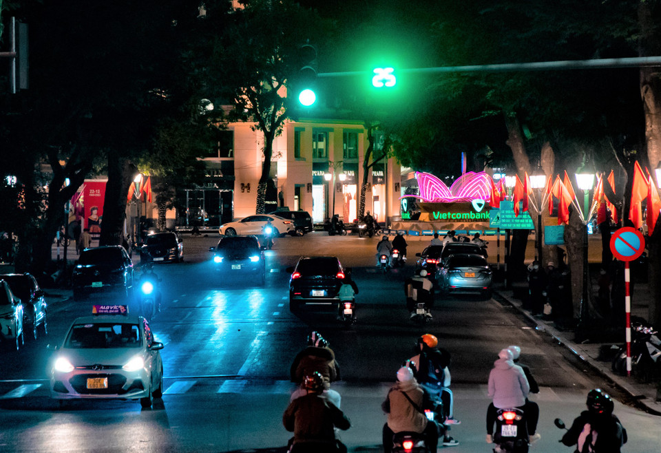 Hy vọng những tour du lịch độc đáo như trên sẽ càng được nhân rộng, giúp cho du khách địa phương và nước ngoài khám phá trải nghiệm thêm nhiều nét đẹp của Thủ đô ngàn năm văn hiến. (Ảnh: Minh Hiếu/Vietnam+)