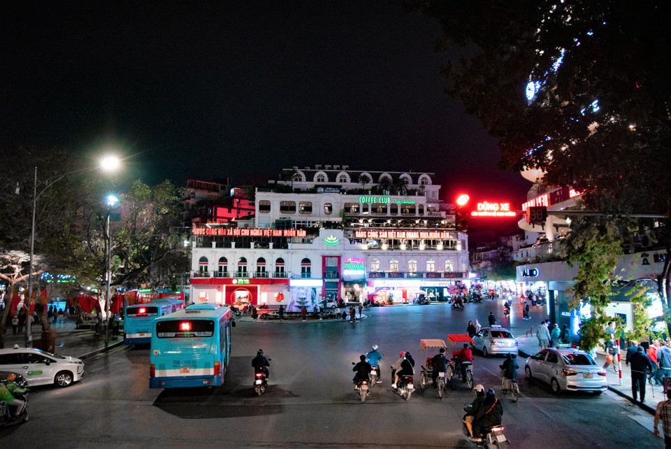 Quảng trường Đông Kinh Nghĩa Thục với góc nhìn khác lạ từ trên cao. (Ảnh: Minh Hiếu/Vietnam+)