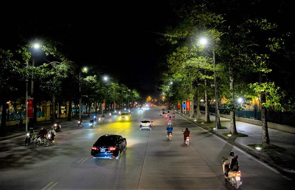 Quảng trường Ba Đình hiện lên đầy lạ lẫm và thú vị trong tiết trời hơi se lạnh. (Ảnh: Minh Hiếu/Vietnam+)