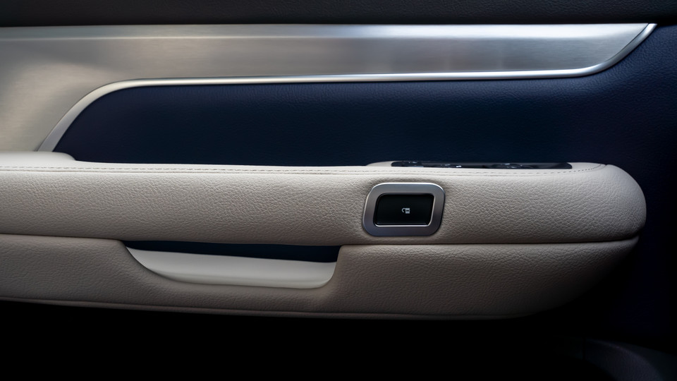 Bệ tỳ tay và các nút bấm chức năng. (Ảnh: Minh Hiếu/Vietnam+) 