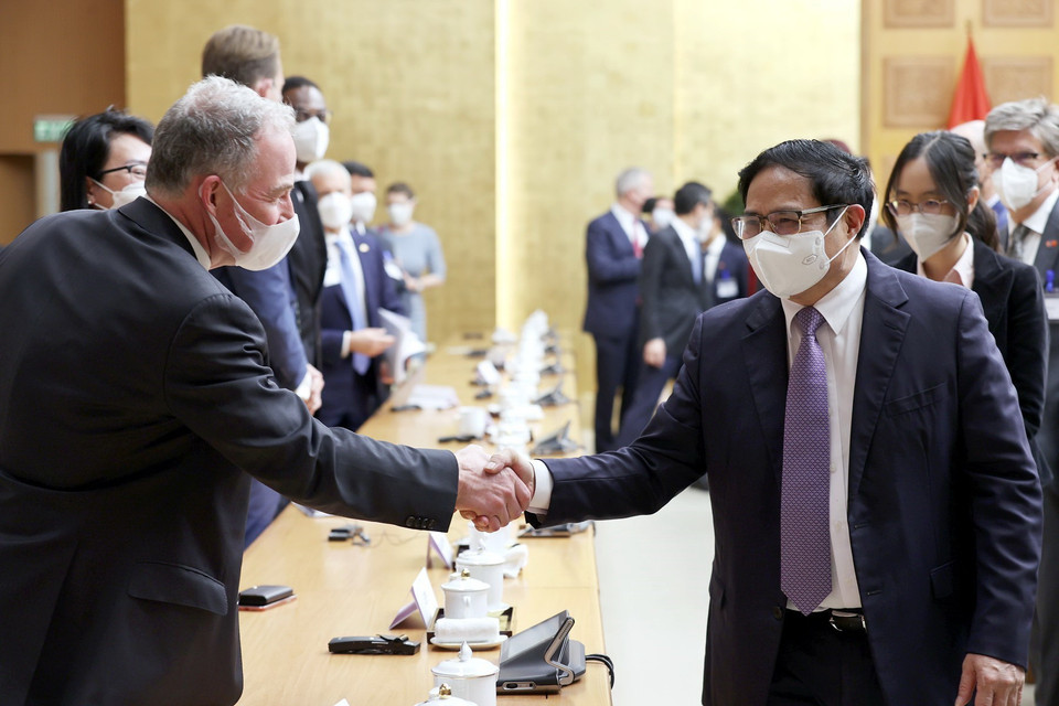 Thủ tướng Chính phủ Phạm Minh Chính với các doanh nghiệp Hoa Kỳ đang đầu tư kinh doanh trong khu vực và tại Việt Nam. (Ảnh: Dương Giang/TTXVN)