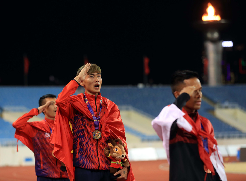 Vận động viên Lê Tiến Long (Việt Nam) giành Huy chương Vàng nội dung 3000m vượt chướng ngại vật. (Ảnh: Huy Hùng/TTXVN)