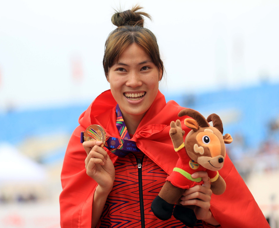 Vận động viên Bùi Thị Nguyên (Việt Nam) Huy chương Vàng nội dung 100m vượt rào nữ.(Ảnh: Huy Hùng/TTXVN)