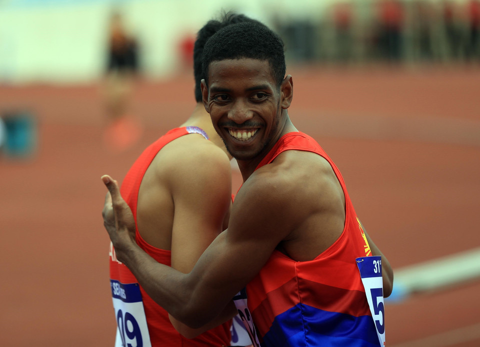 Vận động viên Clinton Kingsley Bautissta (Philippines) giành Huy chương Vàng 100m vượt rào với thành tích 13.78. (Ảnh: Huy Hùng/TTXVN)