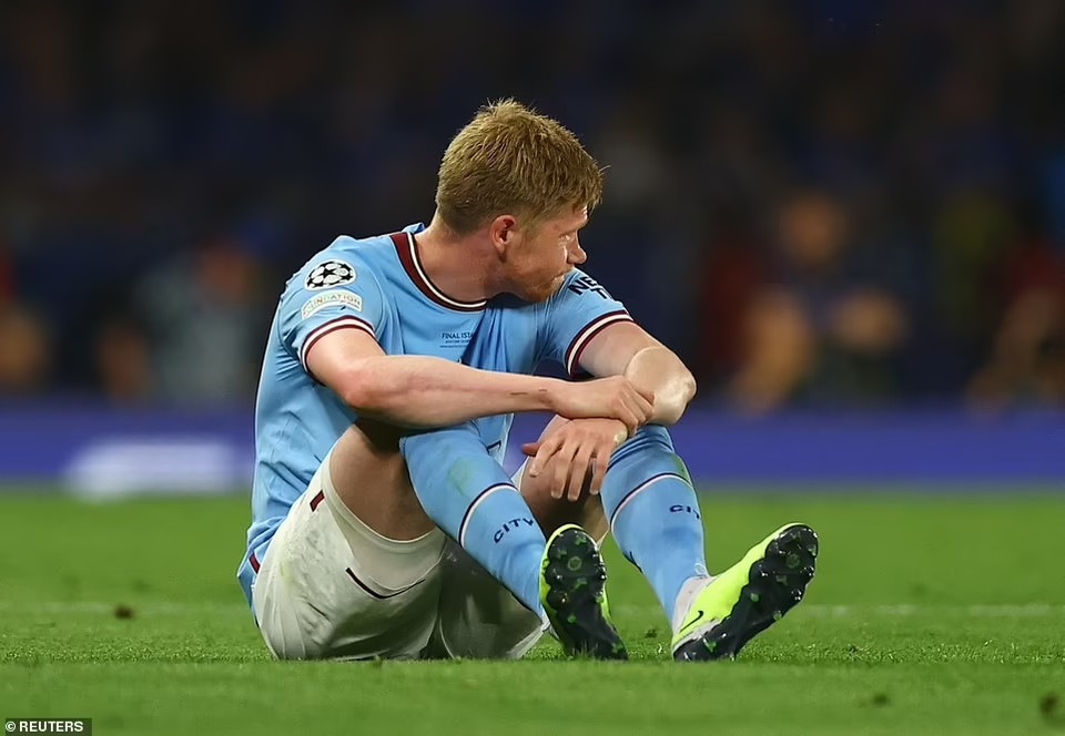 Ở chung kết, Man City còn sớm chịu tổn thất khi Kevin De Bruyne rời sân từ phút 36 vì chấn thương. (Nguồn: Reuters)