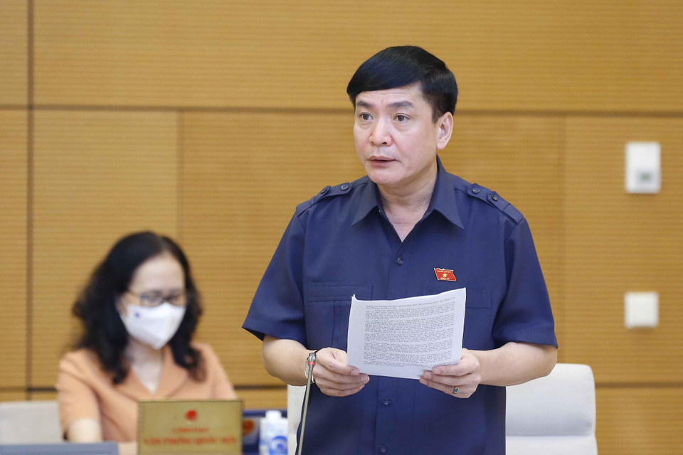 Tổng thư ký Quốc hội, Chủ nhiệm Văn phòng Quốc hội Bùi Văn Cường trình bày các báo cáo. (Ảnh: Doãn Tấn/TTXVN)