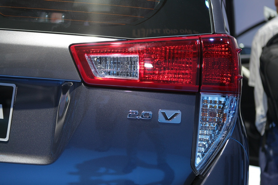 Cụm đèn sau thời thượng với thiết kế hình chữ L tạo dáng vẻ sang trọng và chắc chắn. (Ảnh: Doãn Đức/Vietnam+)