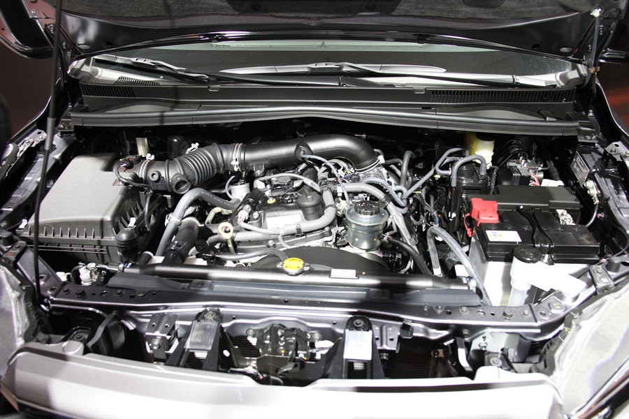 Innova được trang bị động cơ mạnh mẽ và hiệu quả sử dụng nhiên liệu của động cơ xăng 2.0L, tiếng động cơ được giảm đáng kể. (Ảnh: Doãn Đức/Vietnam+)