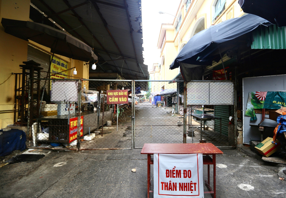 Chợ Hà Đông đóng cửa tạm thời từ tối 23/8 để phòng, chống dịch COVID 19. (Ảnh: Hoàng Hiếu/TTXVN)