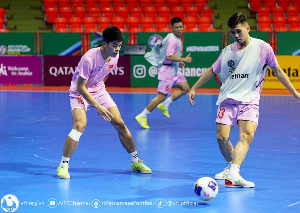 Đội tuyển Futsal Việt Nam là đội đầu tiên được tập làm quen nhà thi đấu Hua Mark, nơi thầy trò ông Diego Giustozzi sẽ thi đấu cả 3 trận ở vòng bảng. (Nguồn: VFF)