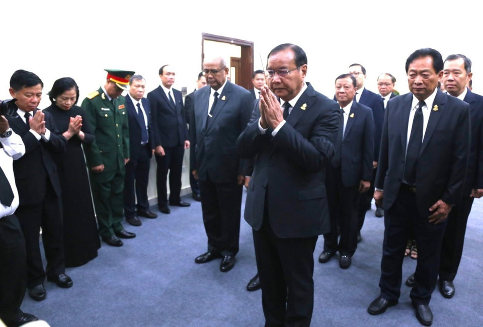 Quyền Chủ tịch Thượng viện Campuchia Prak Sokhonn viếng Tổng Bí thư Nguyễn Phú Trọng. (Ảnh: TTXVN phát)