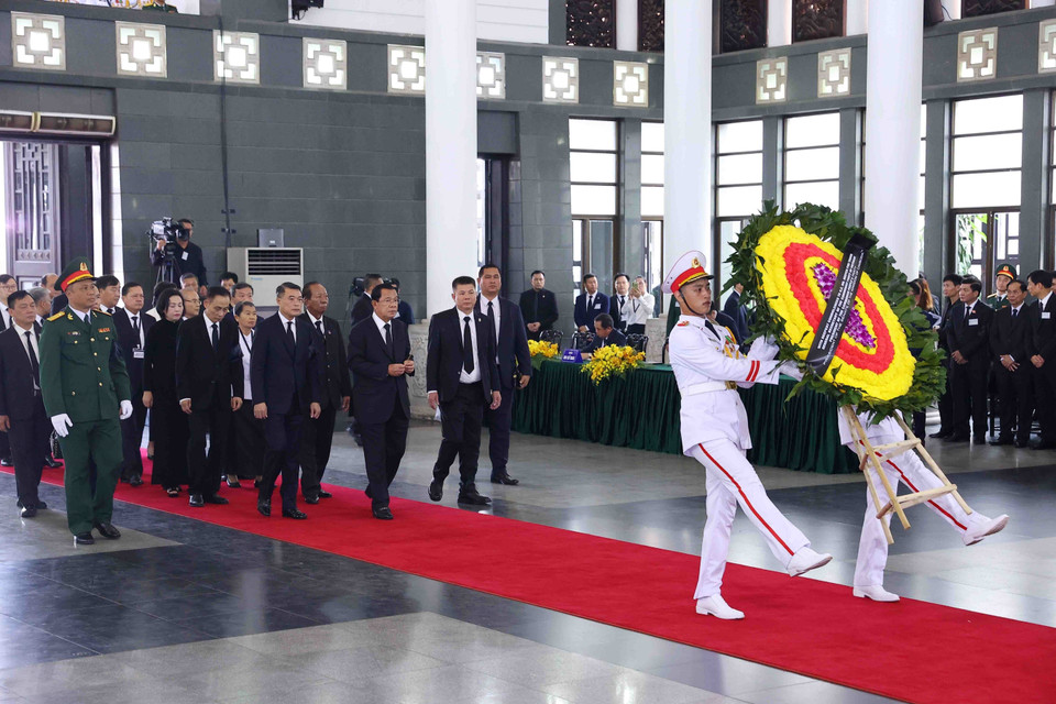 Đoàn Vương quốc Campuchia do Chủ tịch Đảng Nhân dân Campuchia, Chủ tịch Thượng viện Campuchia Hun Sen làm Trưởng đoàn, viếng Tổng Bí thư Nguyễn Phú Trọng. (Ảnh: TTXVN)