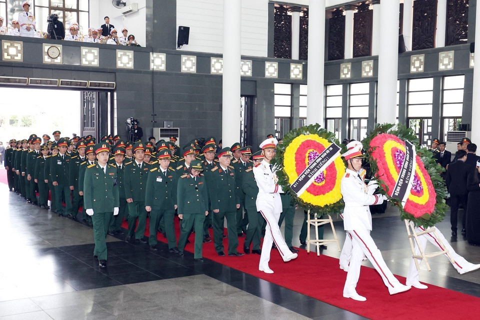 Đoàn Bệnh viện Trung ương Quân đội 108 viếng Tổng Bí thư Nguyễn Phú Trọng. (Ảnh: TTXVN)