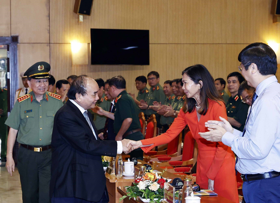 Chủ tịch nước Nguyễn Xuân Phúc và các đại biểu. (Ảnh: Thống Nhất/TTXVN)