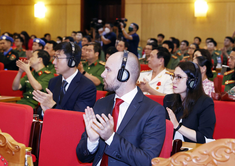 Các đại biểu quốc tế dự buổi lễ. (Ảnh: Thống Nhất/TTXVN)