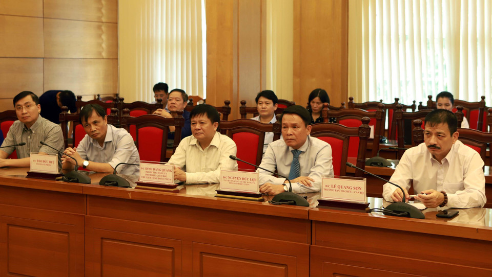 Đoàn lãnh đạo Thông tấn xã Việt Nam tại Lễ ký. (Ảnh: Hoàng Hùng/TTXVN)