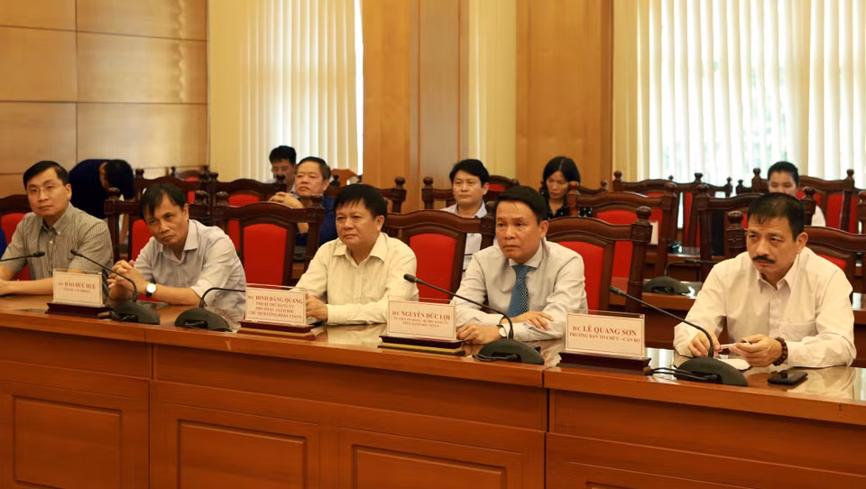 Đoàn lãnh đạo Thông tấn xã Việt Nam tại Lễ ký. (Ảnh: Hoàng Hùng/TTXVN)