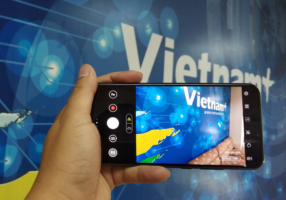 Màu sắc khi chụp bằng camera của ZenFone 5 khá rực rỡ.