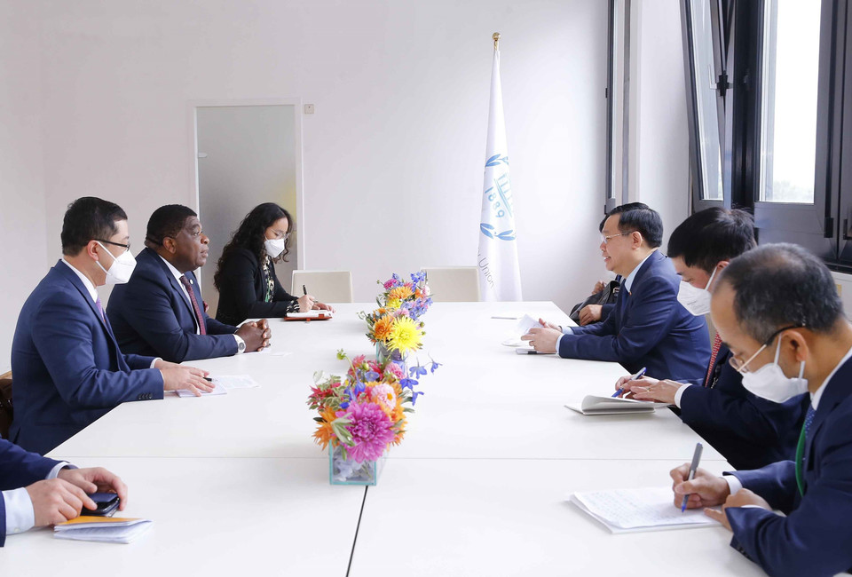 Chủ tịch Quốc hội Vương Đình Huệ gặp Tổng Thư ký IPU Martin Chungoong. (Ảnh: Doãn Tấn/TTXVN)