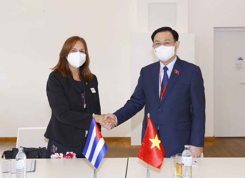 Chủ tịch Quốc hội Vương Đình Huệ và bà Ana Maria Mari Machado, Phó Chủ tịch Quốc hội Cuba. (Ảnh: Doãn Tấn/TTXVN)