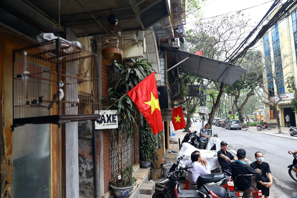 Người dân phố Trúc Bạch quay lại với sinh hoạt thường nhật vốn có trước khi bị cách ly. (Ảnh: Huy Hùng/TTXVN)