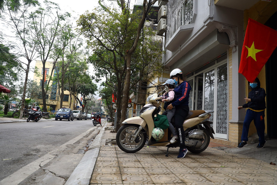 Người dân phố Trúc Bạch quay lại với sinh hoạt thường nhật vốn có trước khi bị cách ly. (Ảnh: Huy Hùng/TTXVN)