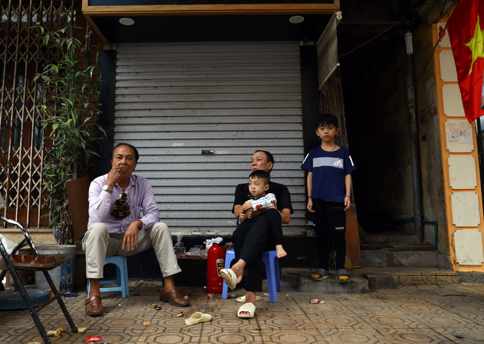 Người dân phố Trúc Bạch quay lại với sinh hoạt thường nhật vốn có trước khi bị cách ly. (Ảnh: Huy Hùng/TTXVN)