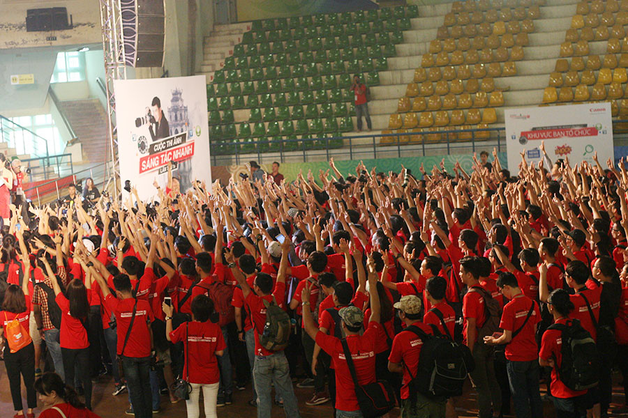 Vẫn như mọi năm, Canon PhotoMarathon thu hút rất đông người yêu nhiếp ảnh tham dự. (Ảnh: T.H/Vietnam+