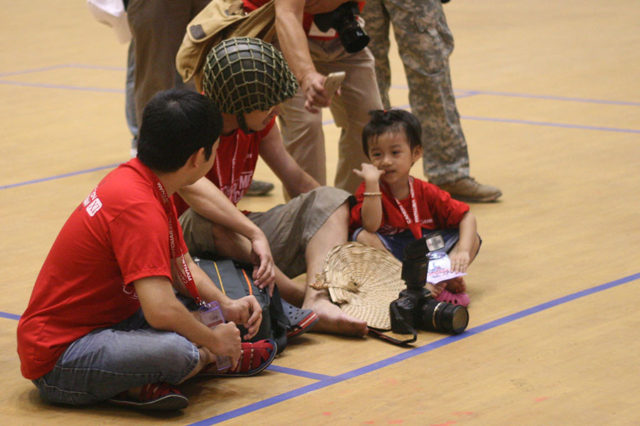 Anh Như Hoàng (35 tuổi) còn đăng ký cho con gái Trâm Anh (4 tuổi) tham gia cuộc thi cùng bố để khơi dậy niềm đam mê nhiếp ảnh của trẻ nhỏ. (Ảnh: T.H/Vietnam+)