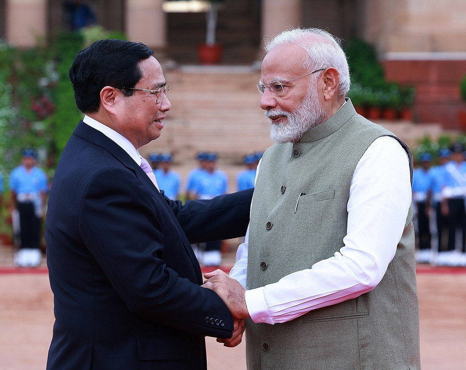 ​Thủ tướng Narendra Modi đón Thủ tướng Phạm Minh Chính​ thăm cấp Nhà nước đến Ấn Độ. (Ảnh: Dương Giang/TTXVN)