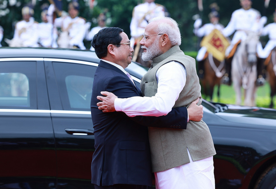 ​Thủ tướng Narendra Modi đón Thủ tướng Phạm Minh Chính​ thăm cấp Nhà nước đến Ấn Độ. (Ảnh: Dương Giang/TTXVN)
