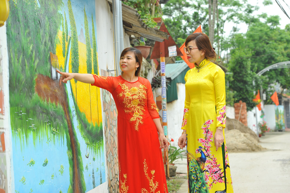  Con đường bích họa tại xã Ninh Giang, huyện Hoa Lư, với chủ đề quê hương. (Ảnh: Minh Đức/TTXVN)