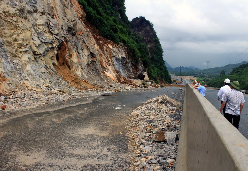 Việc thi công bị ảnh hưởng lớn. (Ảnh: Văn Đức/TTXVN)