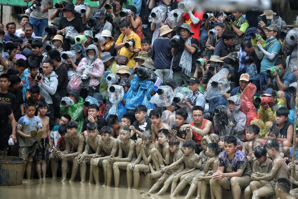 Lễ hội thu hút nhiều nhiếp ảnh gia và du khách thập phương tham dự. (Ảnh: Danh Lam/TTXVN)