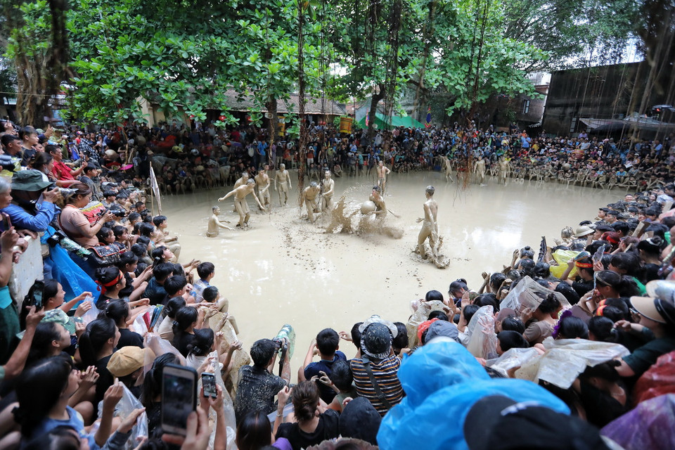 Lễ hội thu hút nhiều nhiếp ảnh gia và du khách thập phương tham dự. (Ảnh: Danh Lam/TTXVN)