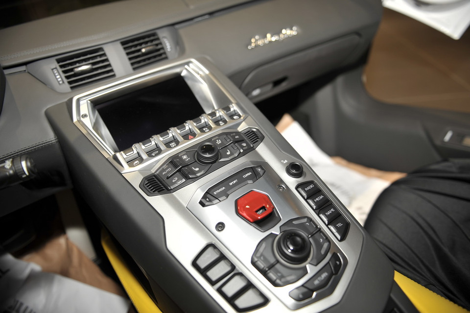 Bảng điều khiển trung tâm