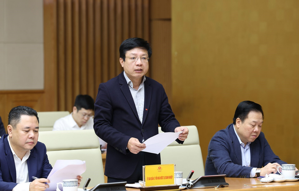 Phó Chủ tịch Ủy ban Quản lý vốn Nhà nước tại doanh nghiệp Hồ Sỹ Hùng báo cáo tình hình sản xuất, kinh doanh. (Ảnh: Dương Giang/TTXVN)