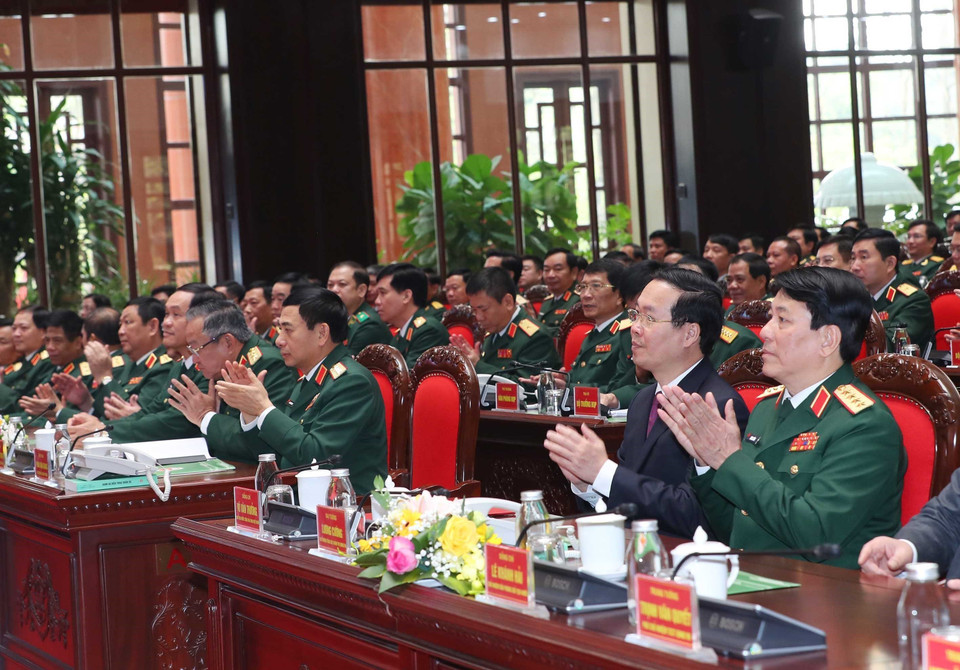 Chủ tịch nước Võ Văn Thưởng cùng các đại biểu tham dự buổi lễ. (Ảnh: Trọng Đức/TTXVN)