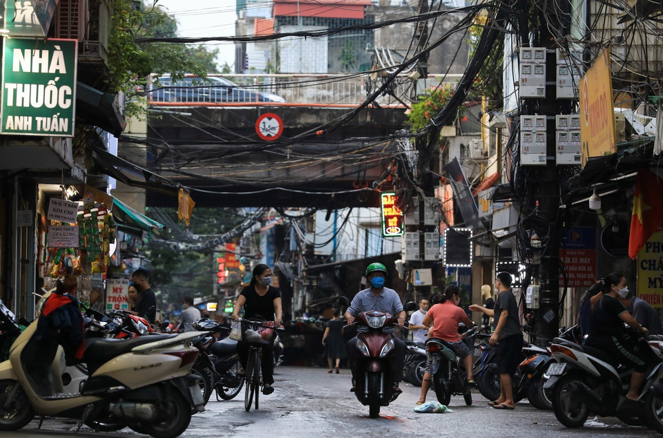 Cảnh nhộn nhịp, tấp nập khi chiều về tại phường Chương Dương. (Ảnh: Thành Đạt/TTXVN)