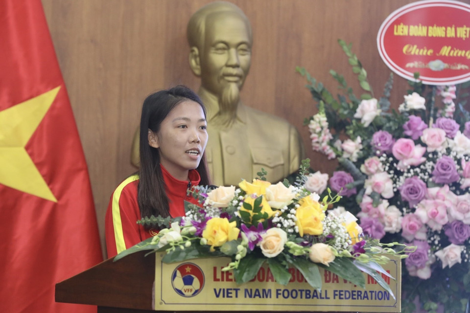 Đội trưởng đội tuyển bóng đá nữ Việt Nam Huỳnh Như phát biểu. (Ảnh: Minh Quyết/TTXVN)
