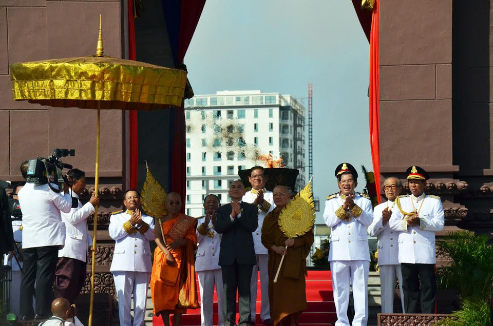 Hoạt động kỷ niệm trọng thể 62 năm ngày Campuchia giành độc lập. (Ảnh: Xuân Khu/Vietnam+)