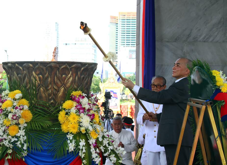 Hoạt động kỷ niệm trọng thể 62 năm ngày Campuchia giành độc lập. (Ảnh: Xuân Khu/Vietnam+)