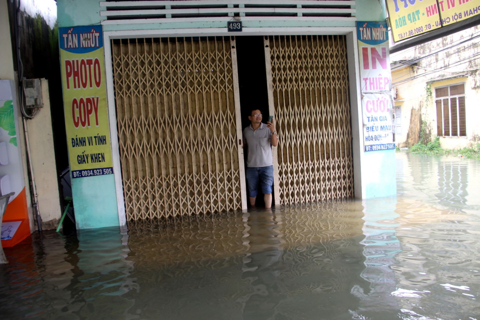 Nhà dân ở thành phố Tam Kỳ bị nước vào. (Ảnh: Phước Tuệ/TTXVN)